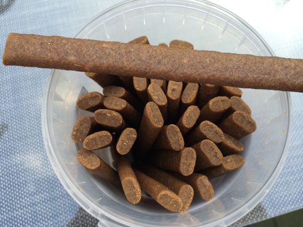 Platinum Hundefutter: geöffnete Dose Fit Sticks