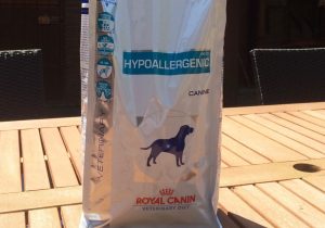 Bild 1: Royal Canin Hypoallergenic DR 21 Trockenfutter mit wiederverschließbarer Verpackung.