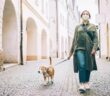 Trotz Ausgangssperre mit Hund Gassi gehen? ( Foto: Shutterstock - Soloviova Liudmyla )