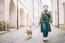 Trotz Ausgangssperre mit Hund Gassi gehen? ( Foto: Shutterstock - Soloviova Liudmyla )