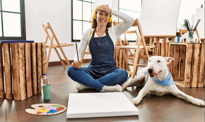 Wenn Sie sich noch nie besonders intensiv mit Zeichnungen beschäftigt haben, sollten Sie zunächst den Umgang mit Papier und Stift lernen.  ( Foto: Shutterstock - Krakenimages.com ) 