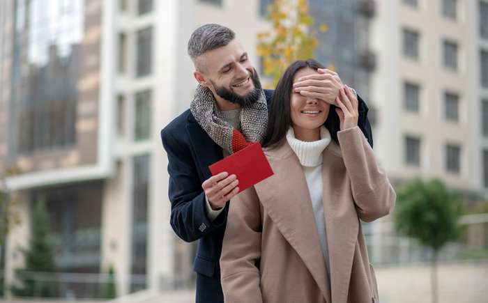  Wenn der Partner einen Liebesbrief für sie schreibt, legt er sein ganzes Herz in die Worte. ( Foto: Adobe Stock - zinkevych )